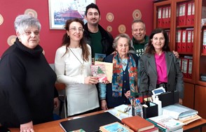 Το ΠΟΚΕΛ προσέφερε βιβλία στο 9ο Δημοτικό Σχολείο Λάρισας